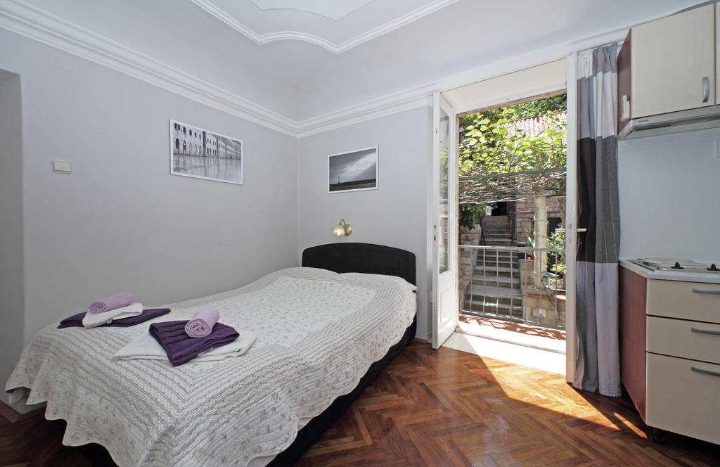 House Fascination Apartment